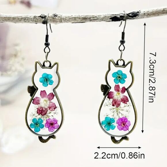 Antique Bronze Dried Flower Cat Earrings – Boho Vintage Mosaic Floral Design - Picture 6 of 6